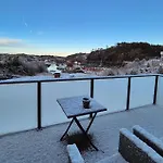 شقة Awesome In Finnas With House Sea View