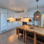 Stunning In Finnas With House Sea View Appartamento Vinnes (Austevoll)