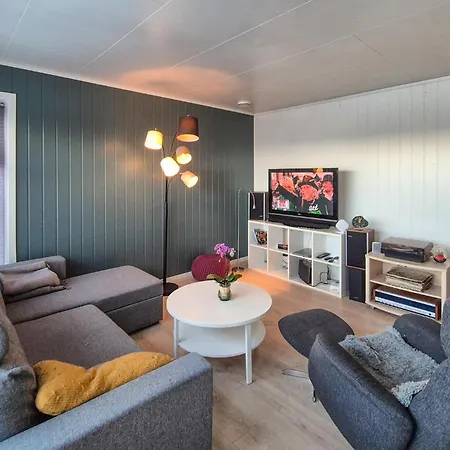 Stunning In Finnas With House Sea View Vinnes (Austevoll)