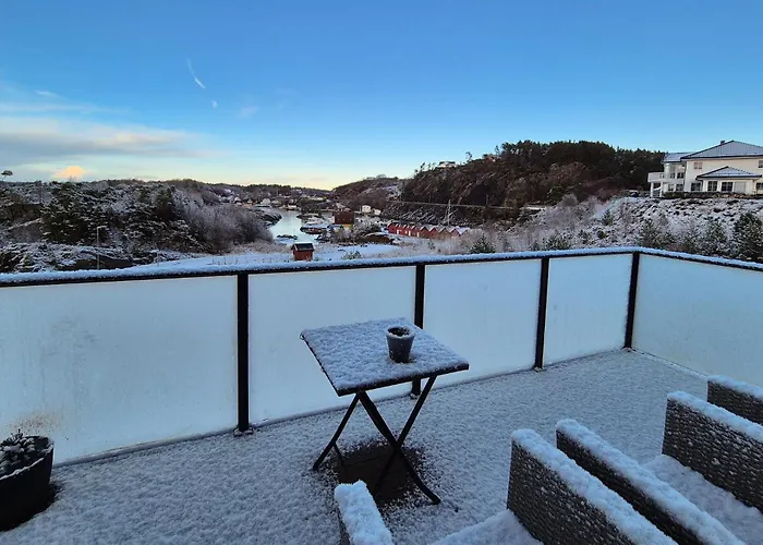 Leilighet Awesome In Finnas With House Sea View
