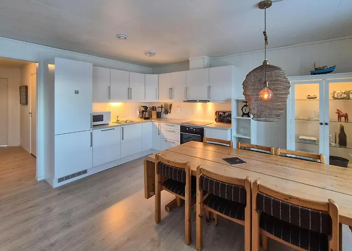 Awesome In Finnas With House Sea View Leilighet Vinnes (Austevoll)