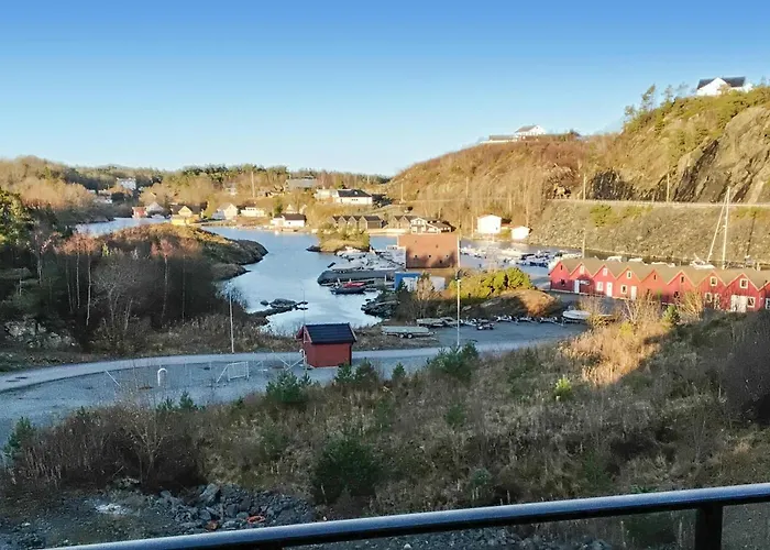 Leilighet Awesome In Finnas With House Sea View