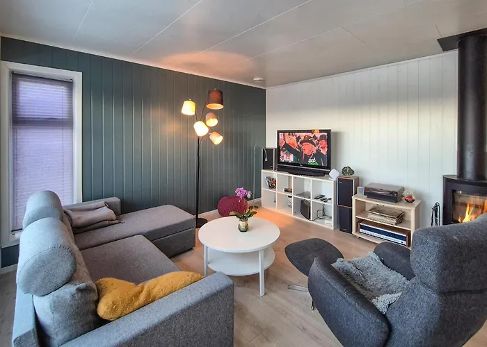 Awesome In Finnas With House Sea View Vinnes (Austevoll)
