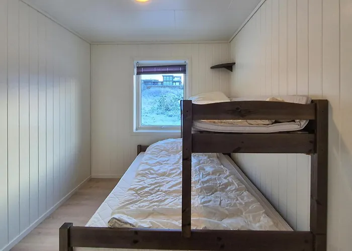 Awesome In Finnas With House Sea View Vinnes (Austevoll)